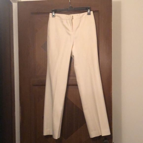 Women’s white suit. Perfect for work or wedding - Picture 3 of 6